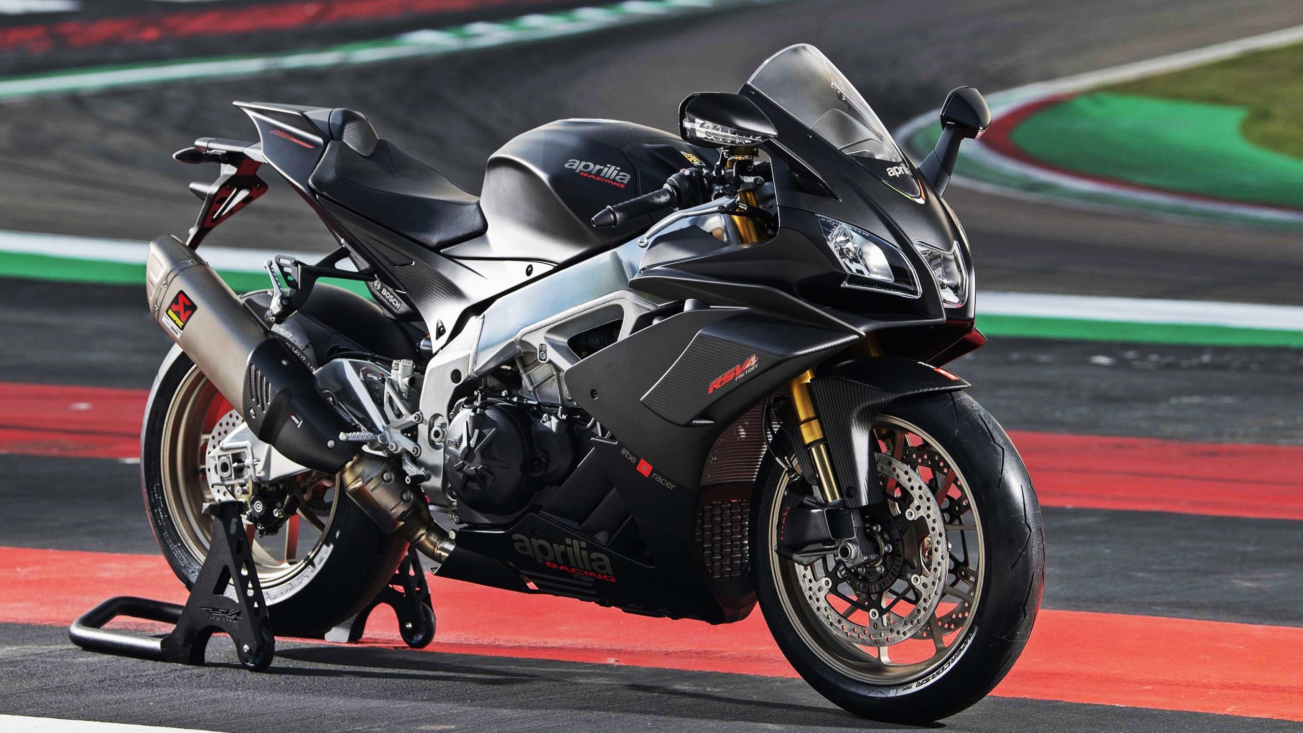 史上最精彩的“瞬间对决”:谁的表现最令人震撼?,瞬间对应的词